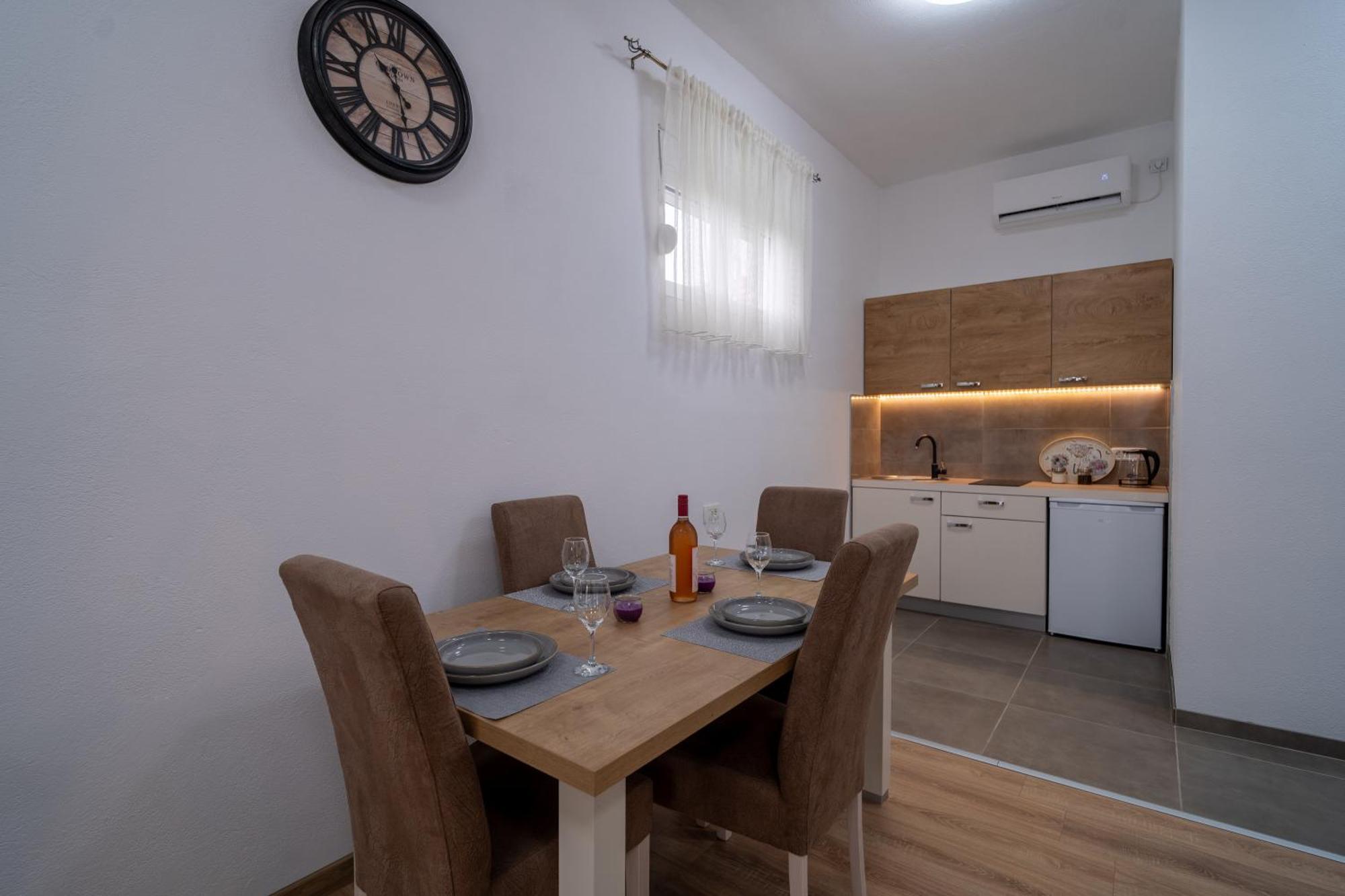 Dane Apartment Airport Podgorica Mitrovici  外观 照片