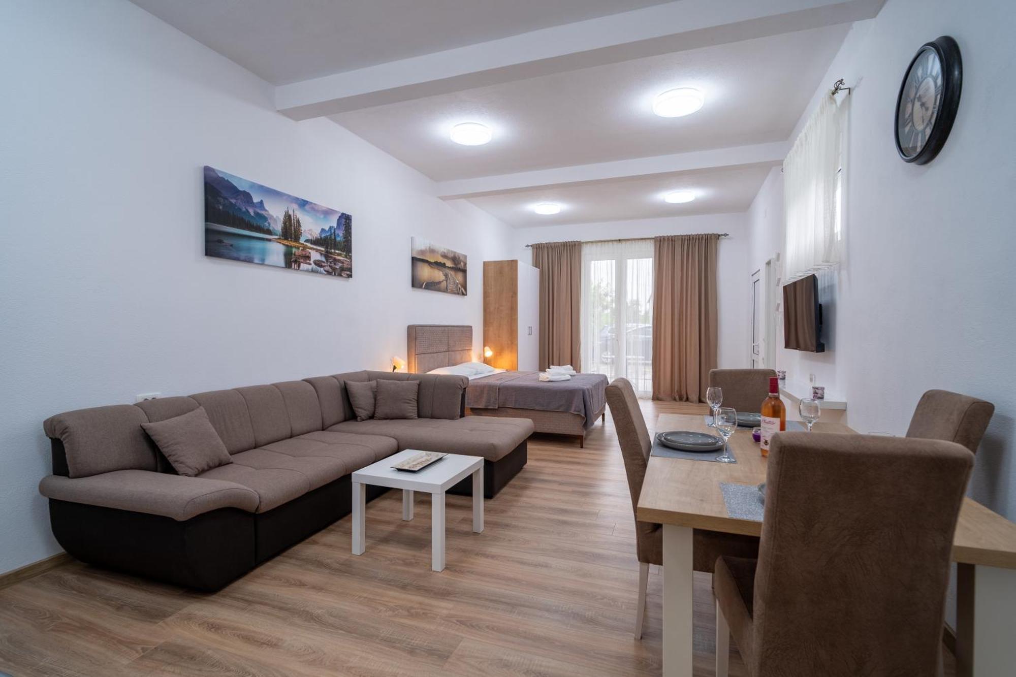 Dane Apartment Airport Podgorica Mitrovici  外观 照片
