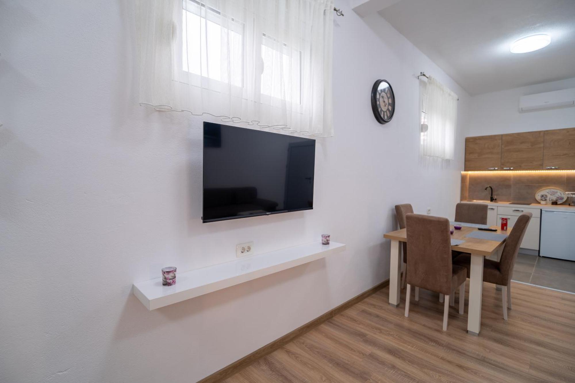 Dane Apartment Airport Podgorica Mitrovici  外观 照片